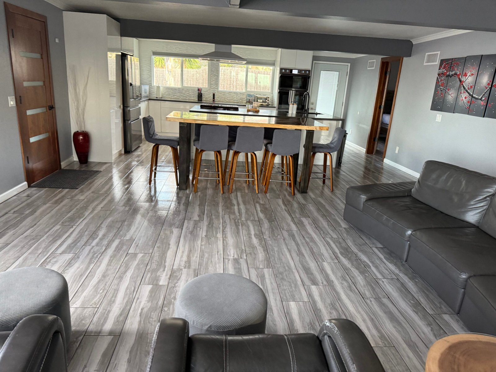 Open living and dining area floors vacuumed and spotless during a Suddenly Clean recurring cleaning visit