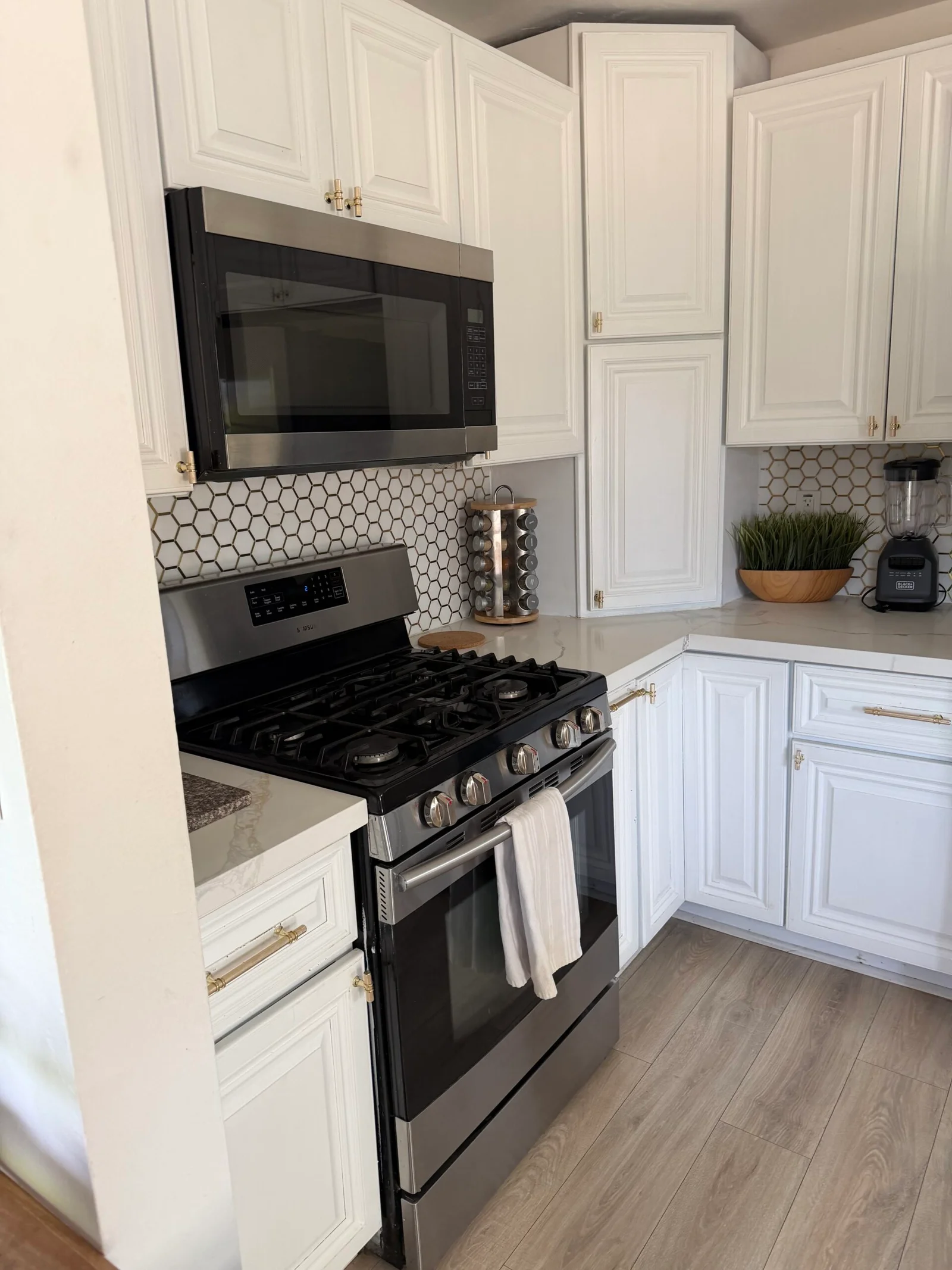 Clean, well-maintained kitchen oven and cabinetry