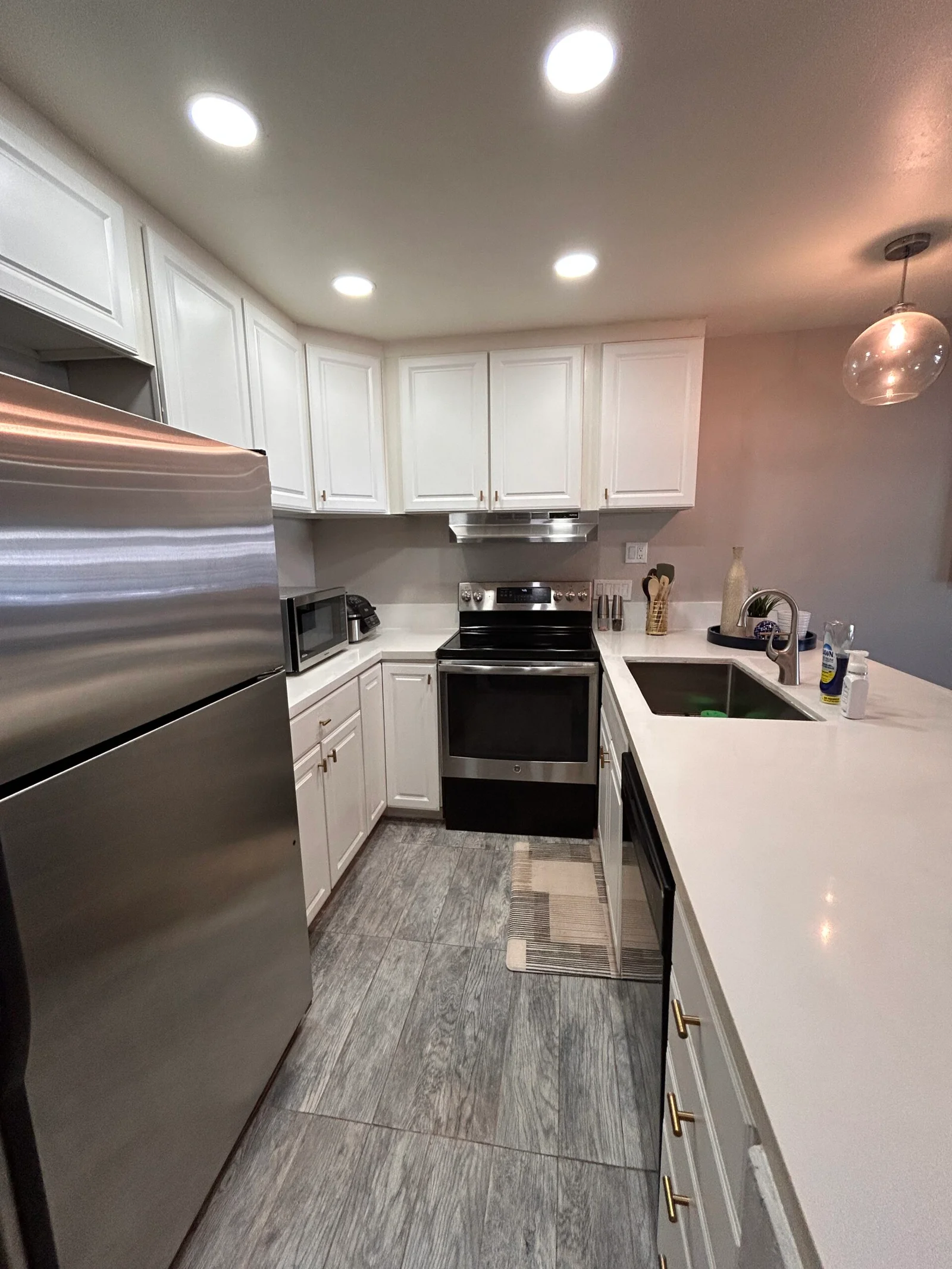 Sparkling clean kitchen after a Suddenly Clean visit