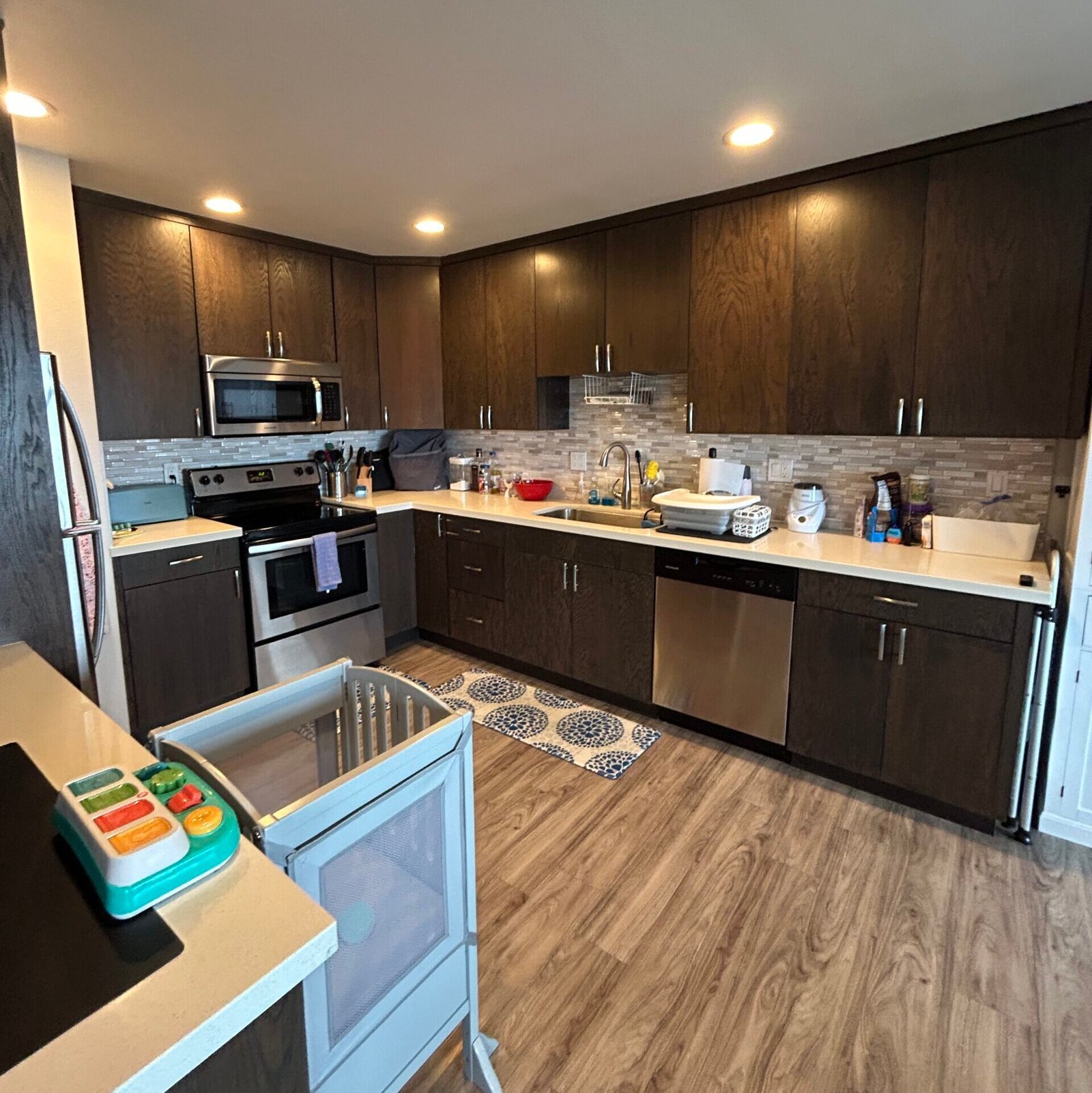 Professional apartment cleaning service in San Diego apartment living room