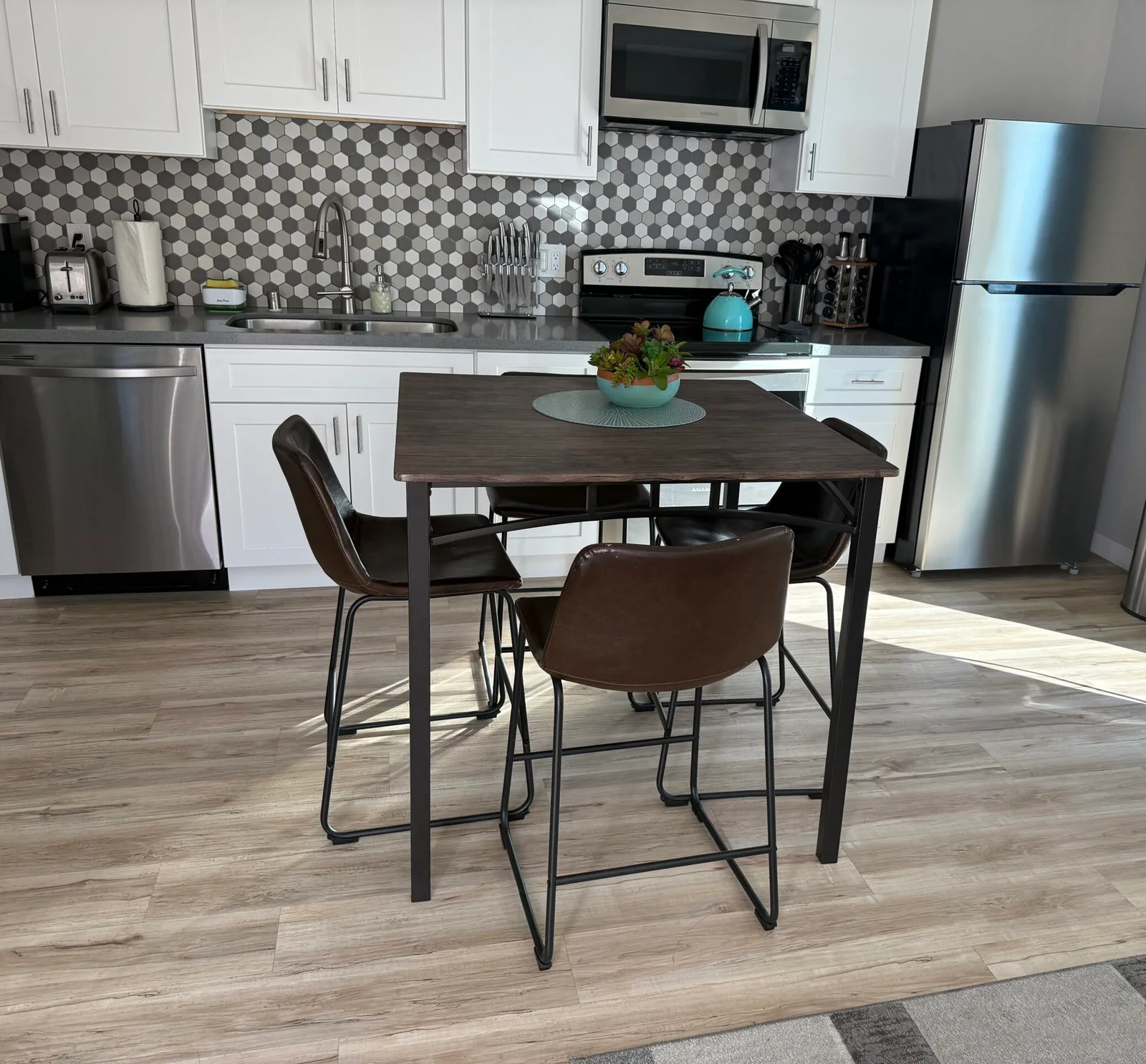 Clean, compact apartment kitchen and dining area after a Suddenly Clean visit