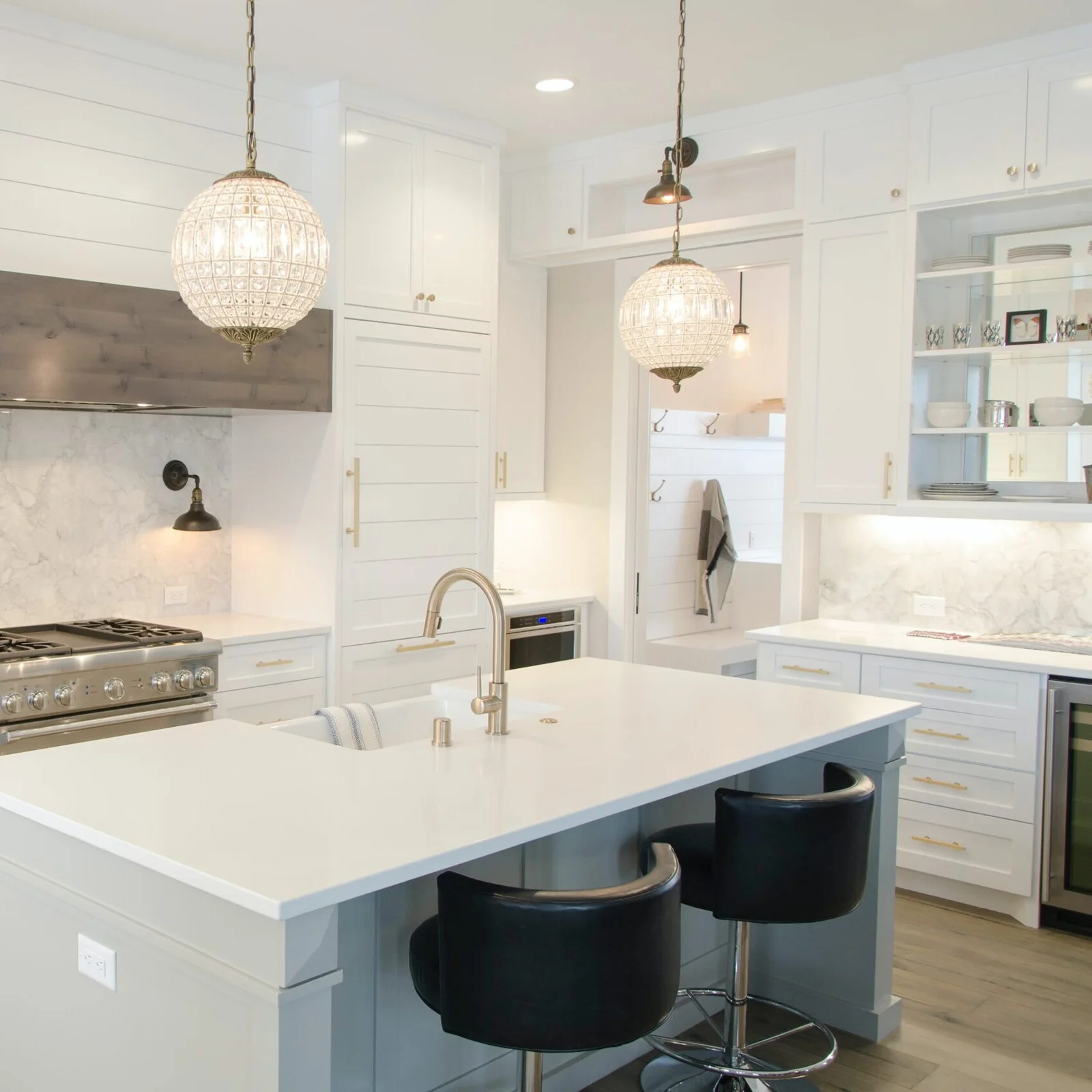 Professional house cleaning service for a Spring Valley, CA home
