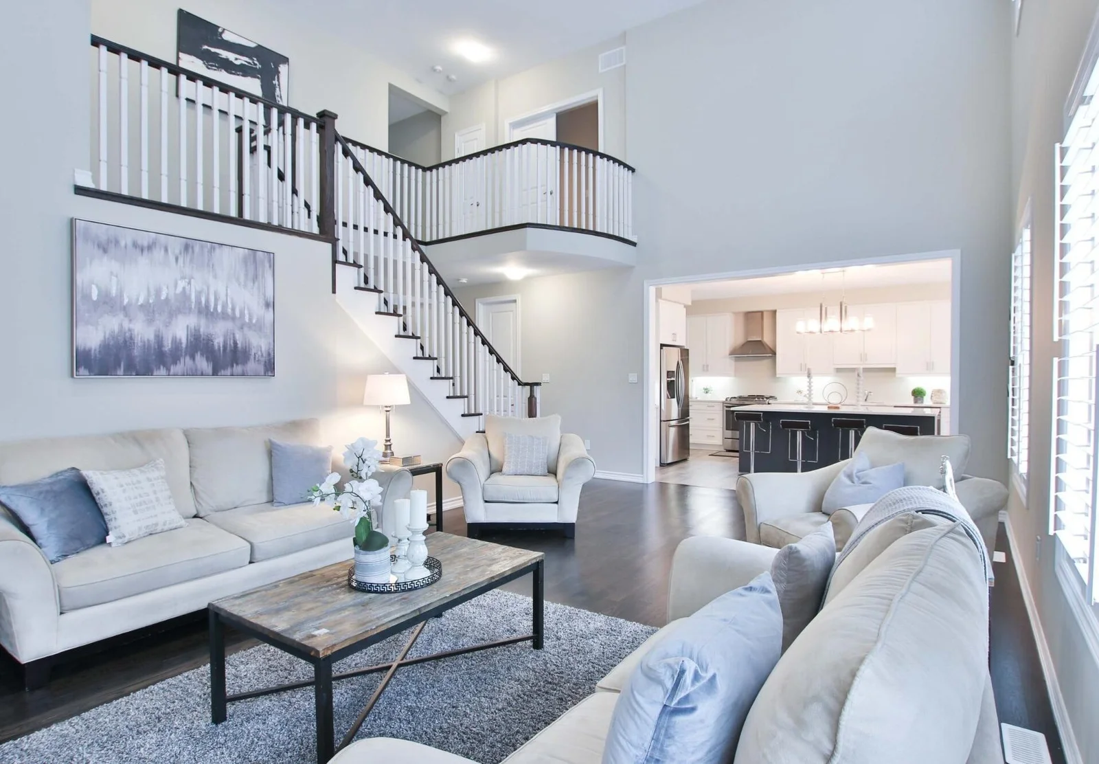 Professional house cleaning service for a Santee, CA family home