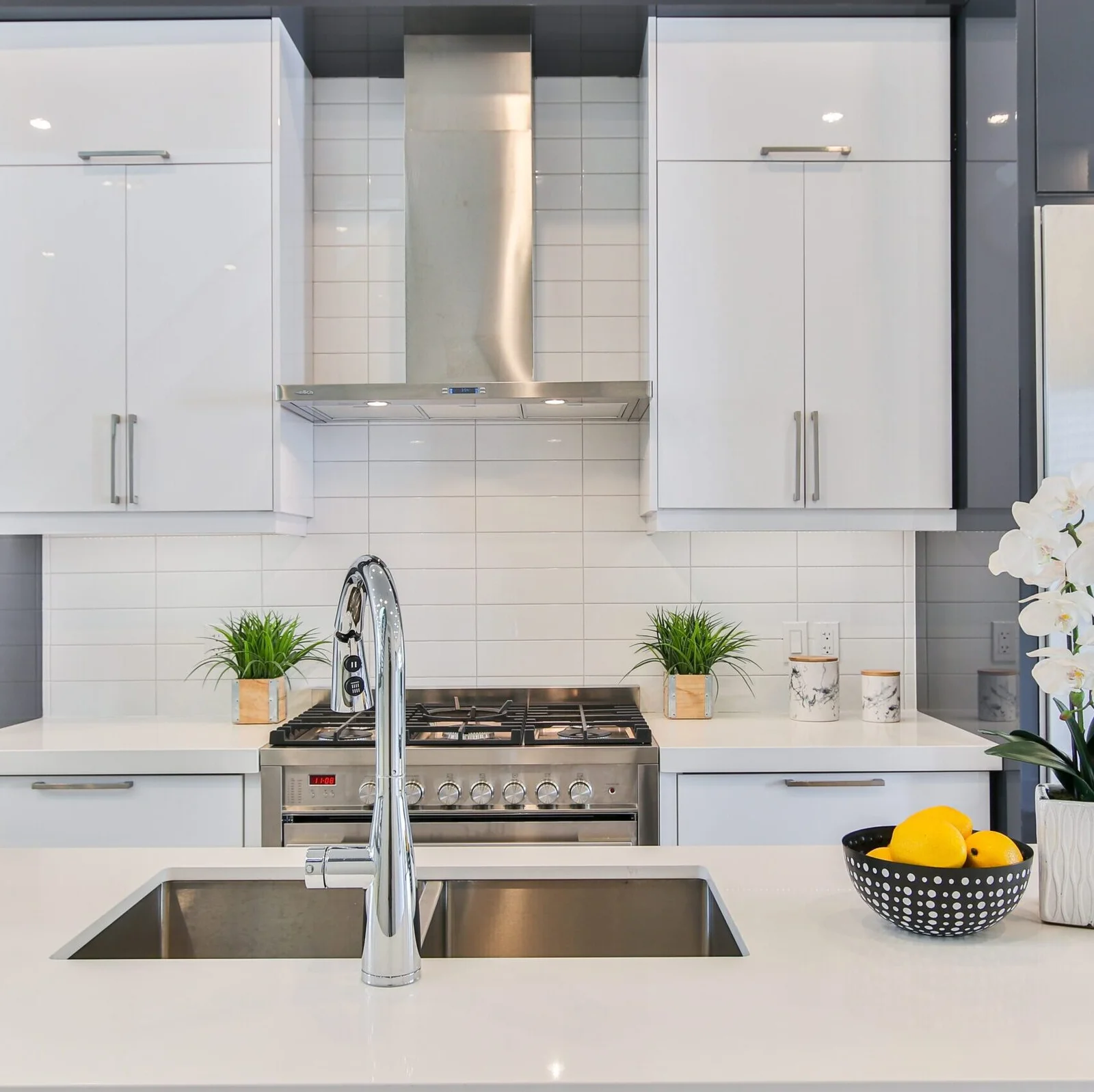 Professional house cleaning service for a home in San Diego, CA