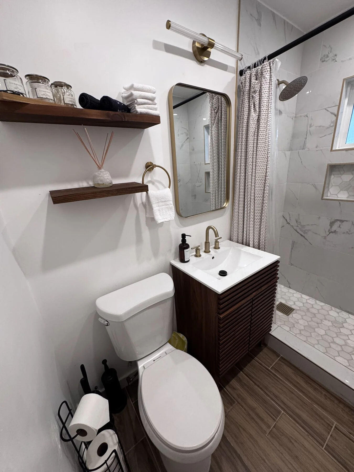 Clean bathroom shower and vanity after a detailed deep cleaning